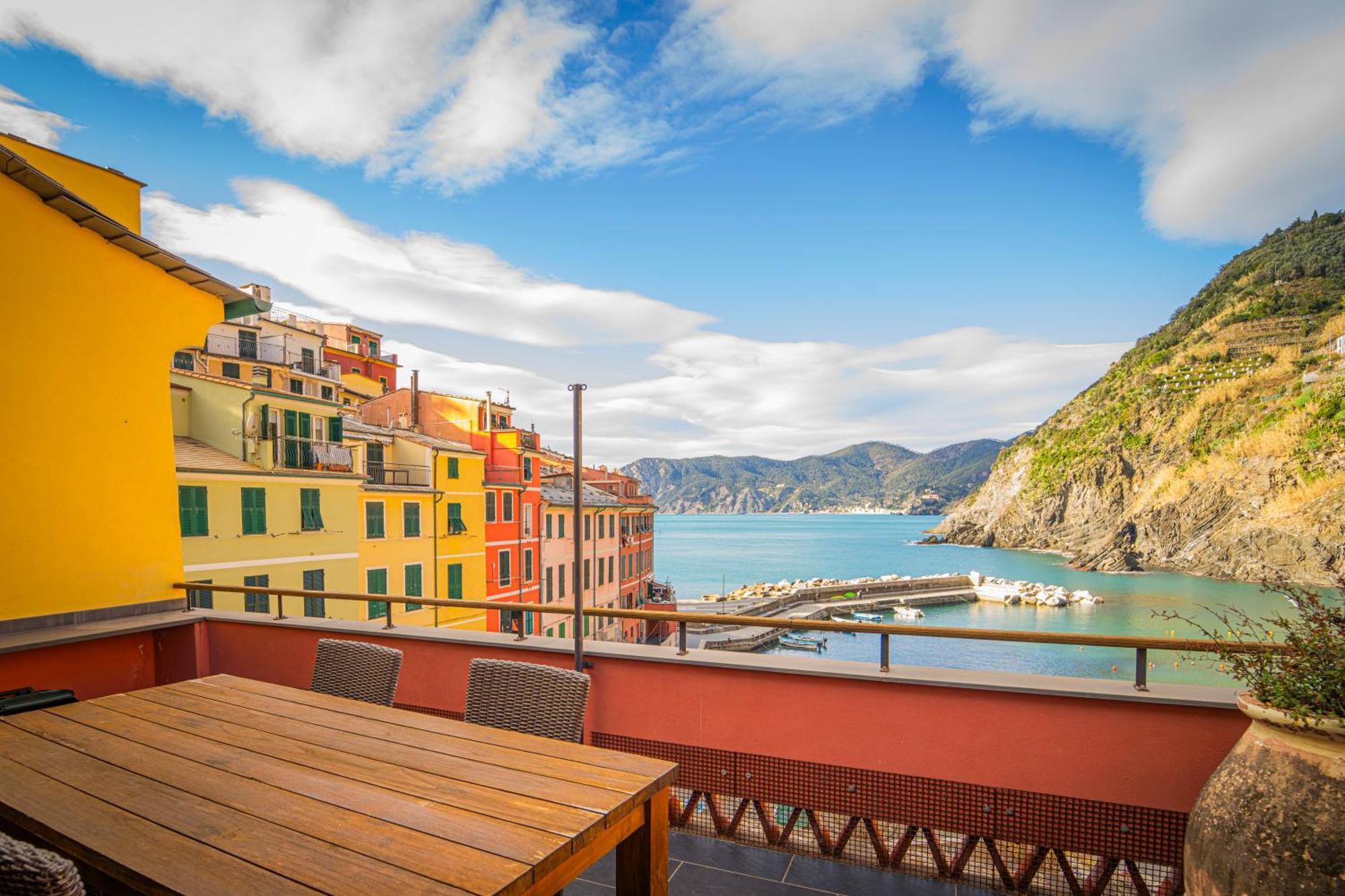 La Casa Di Eroico Vino Aparthotel Vernazza Luaran gambar