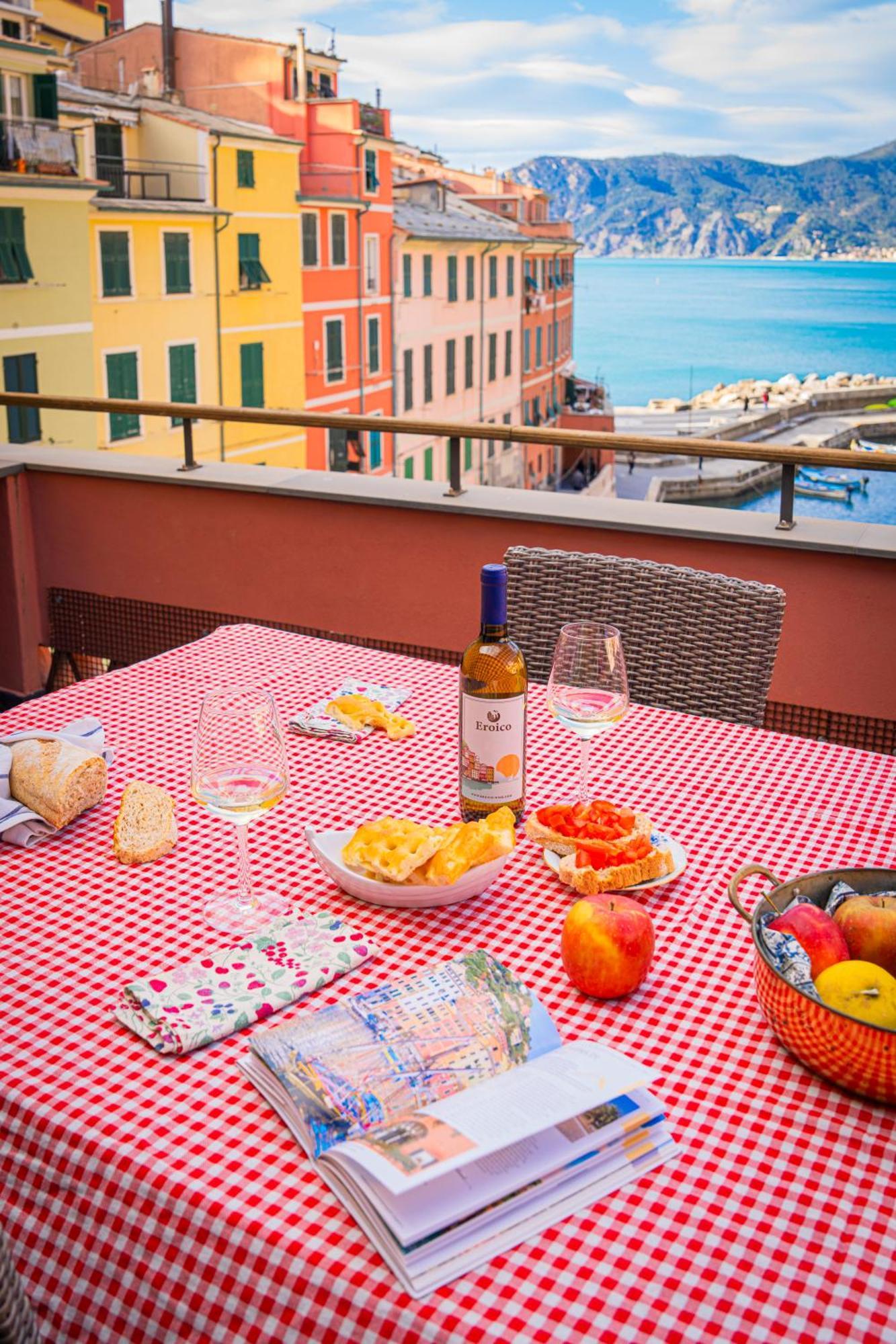 La Casa Di Eroico Vino Aparthotel Vernazza Luaran gambar