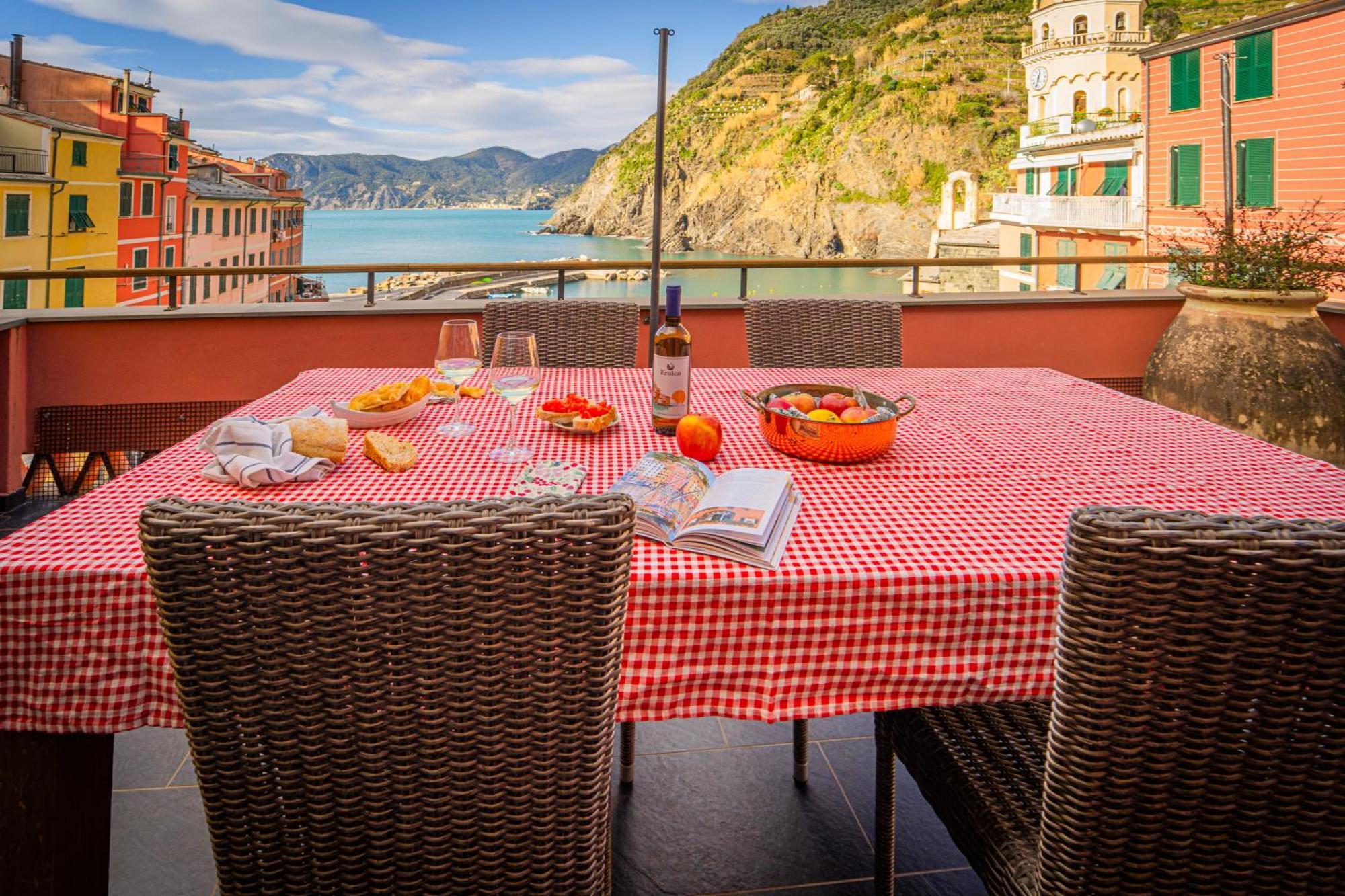 La Casa Di Eroico Vino Aparthotel Vernazza Luaran gambar